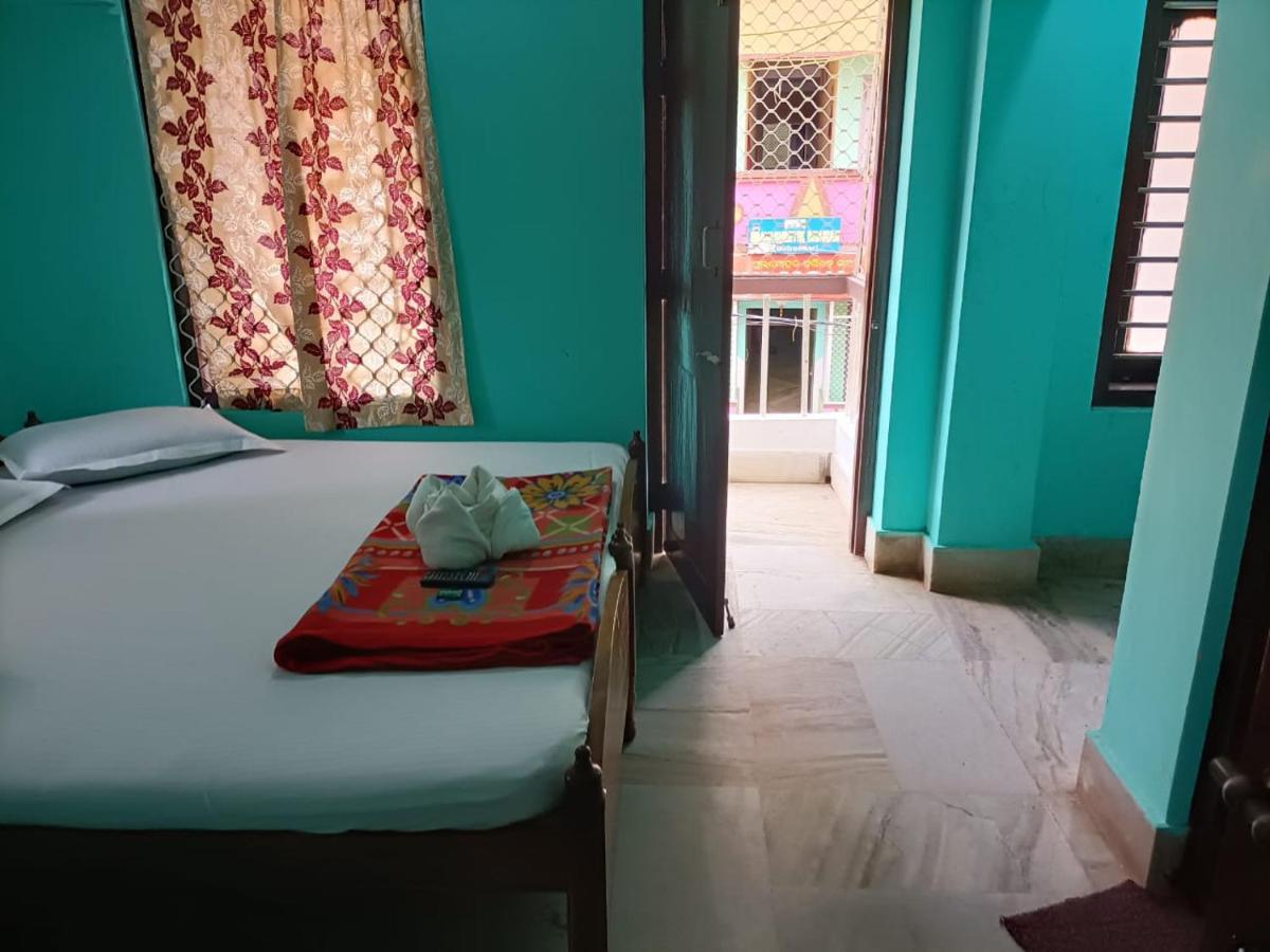 Hotel Radha Krishna Purî Extérieur photo