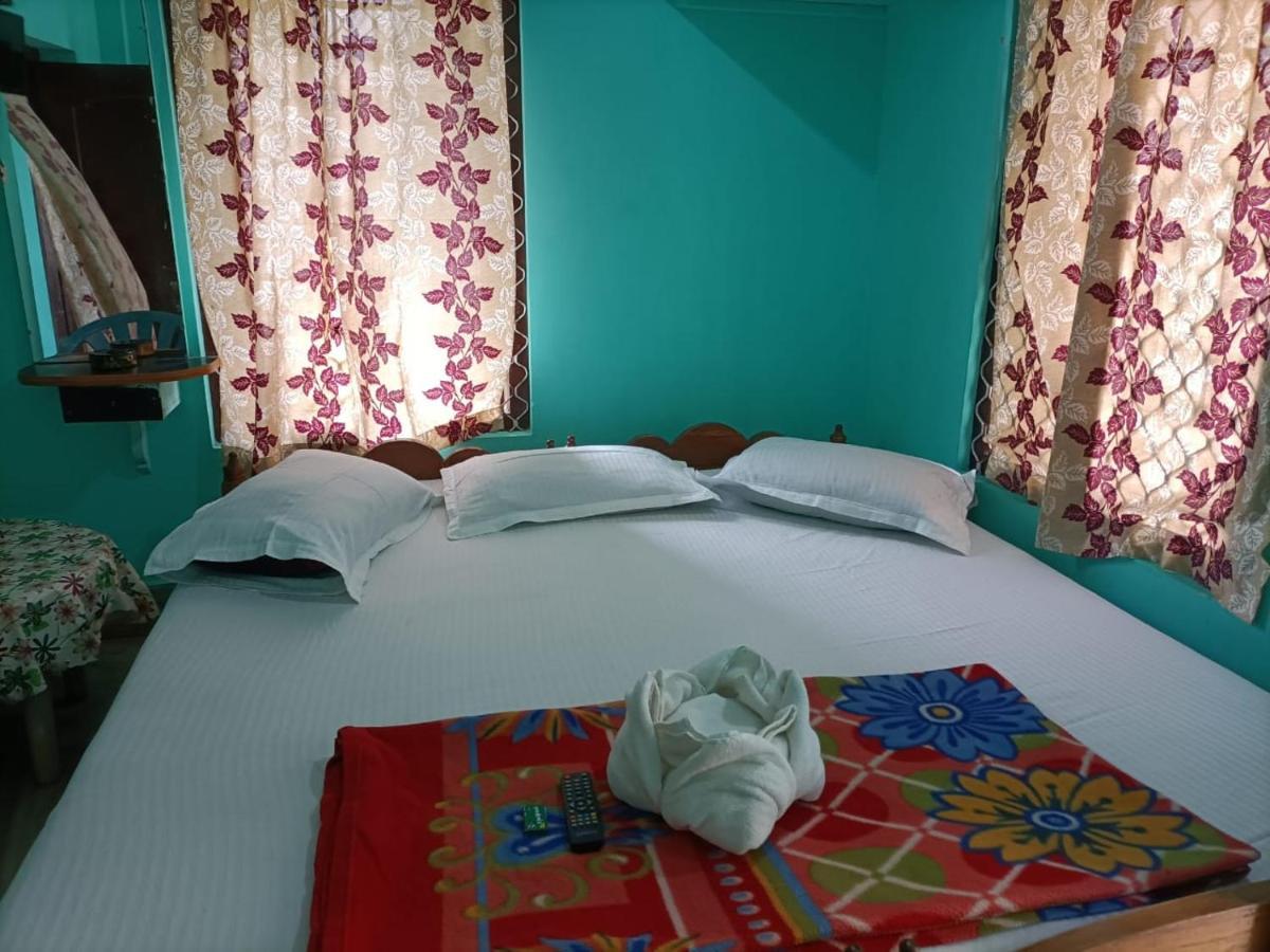 Hotel Radha Krishna Purî Extérieur photo