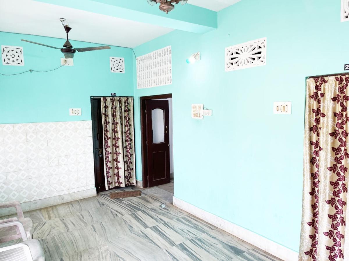 Hotel Radha Krishna Purî Extérieur photo