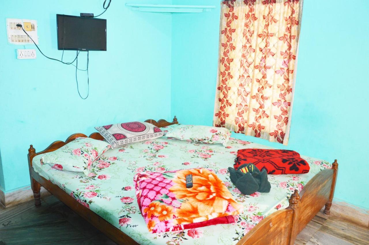 Hotel Radha Krishna Purî Extérieur photo