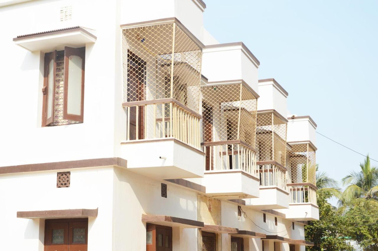 Hotel Radha Krishna Purî Extérieur photo