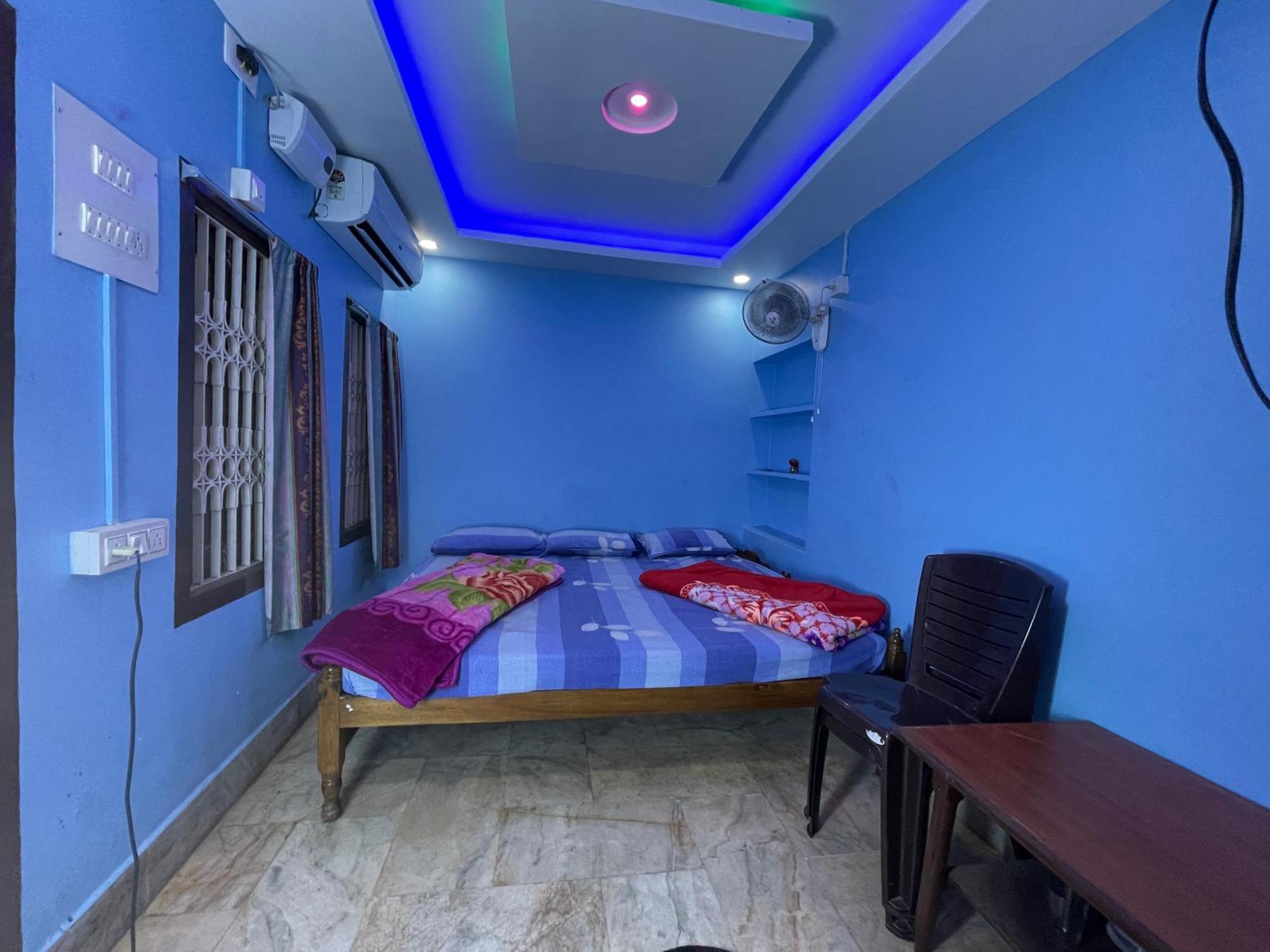 Hotel Radha Krishna Purî Extérieur photo