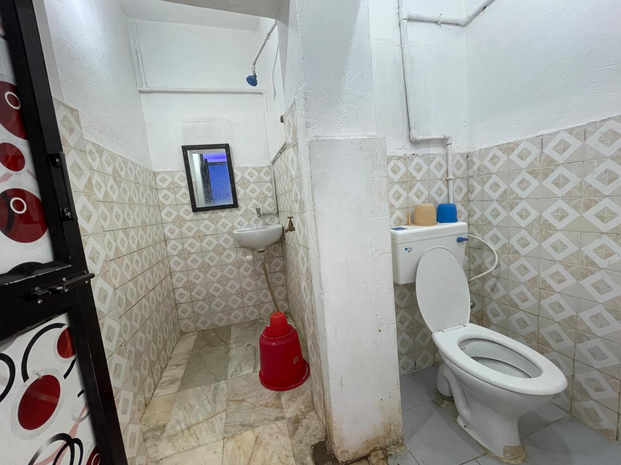 Hotel Radha Krishna Purî Extérieur photo