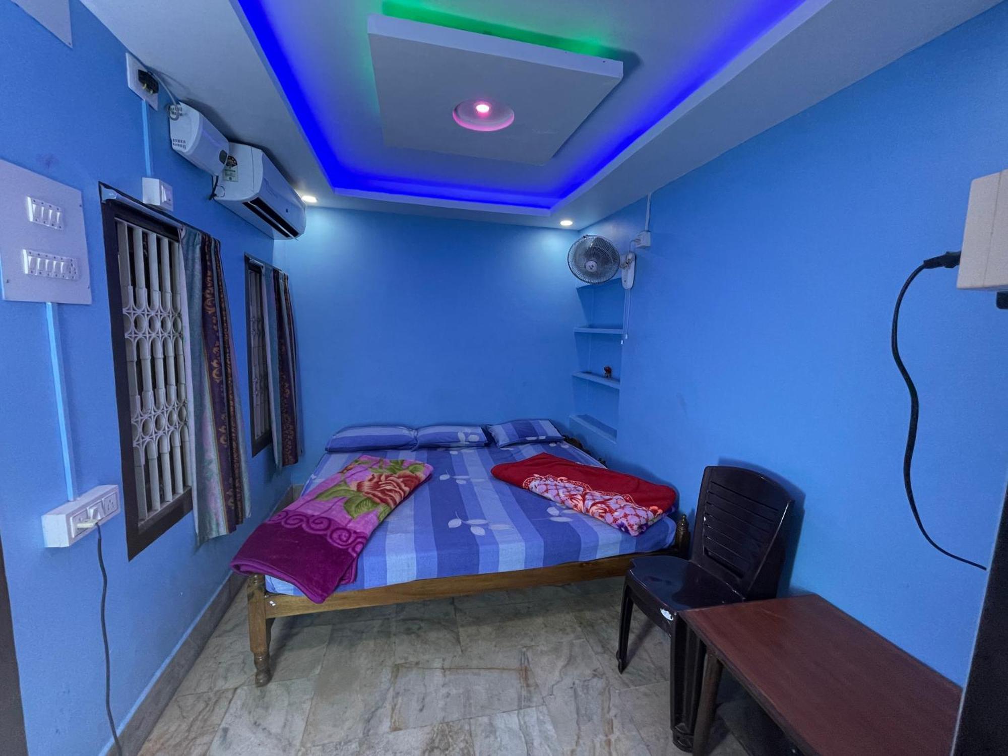 Hotel Radha Krishna Purî Extérieur photo