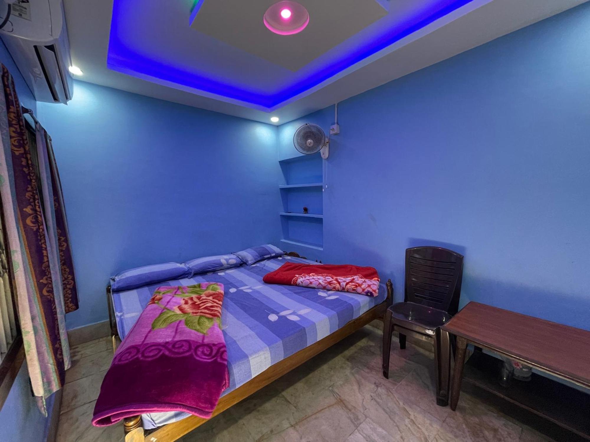 Hotel Radha Krishna Purî Extérieur photo