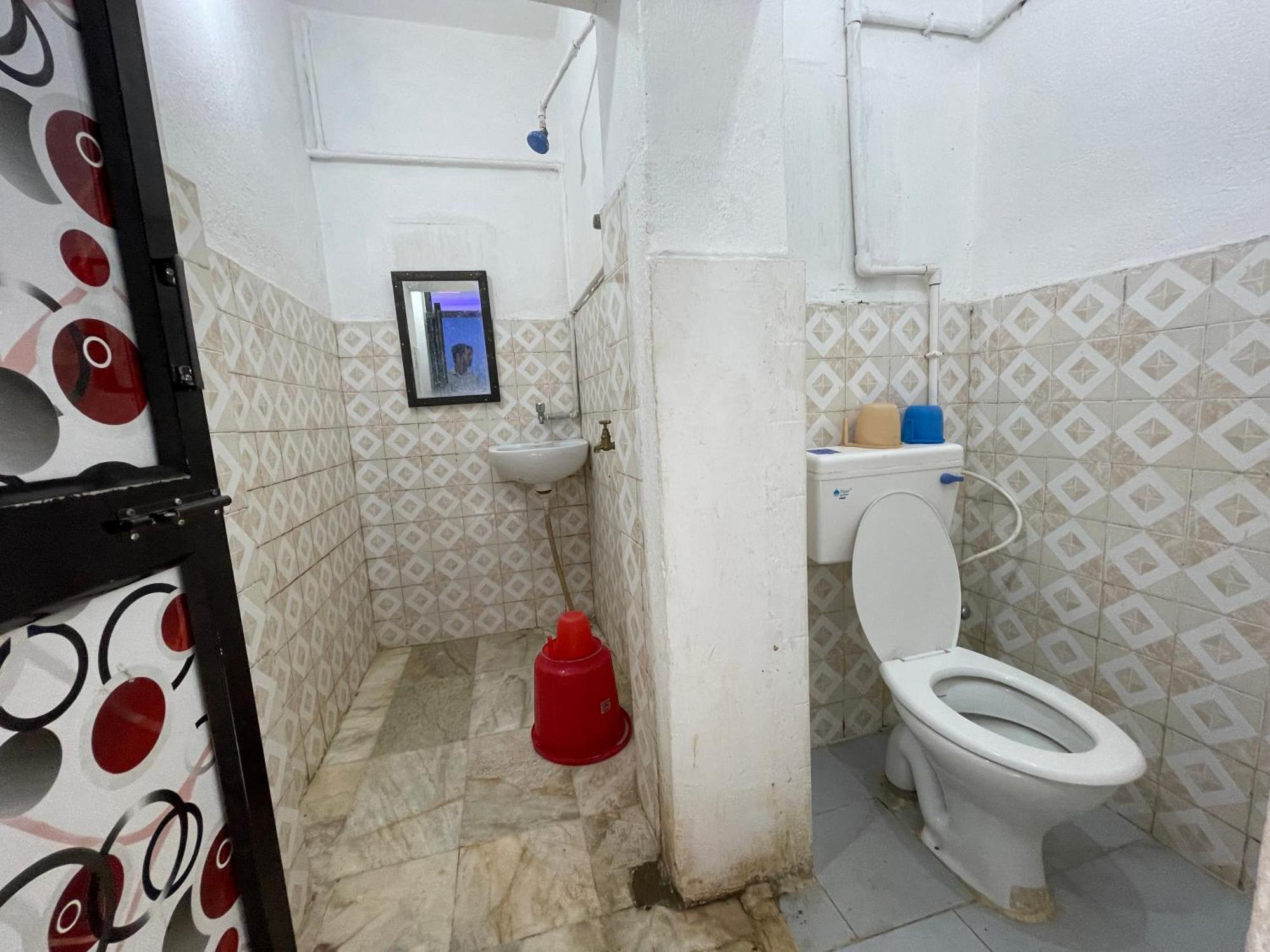 Hotel Radha Krishna Purî Extérieur photo
