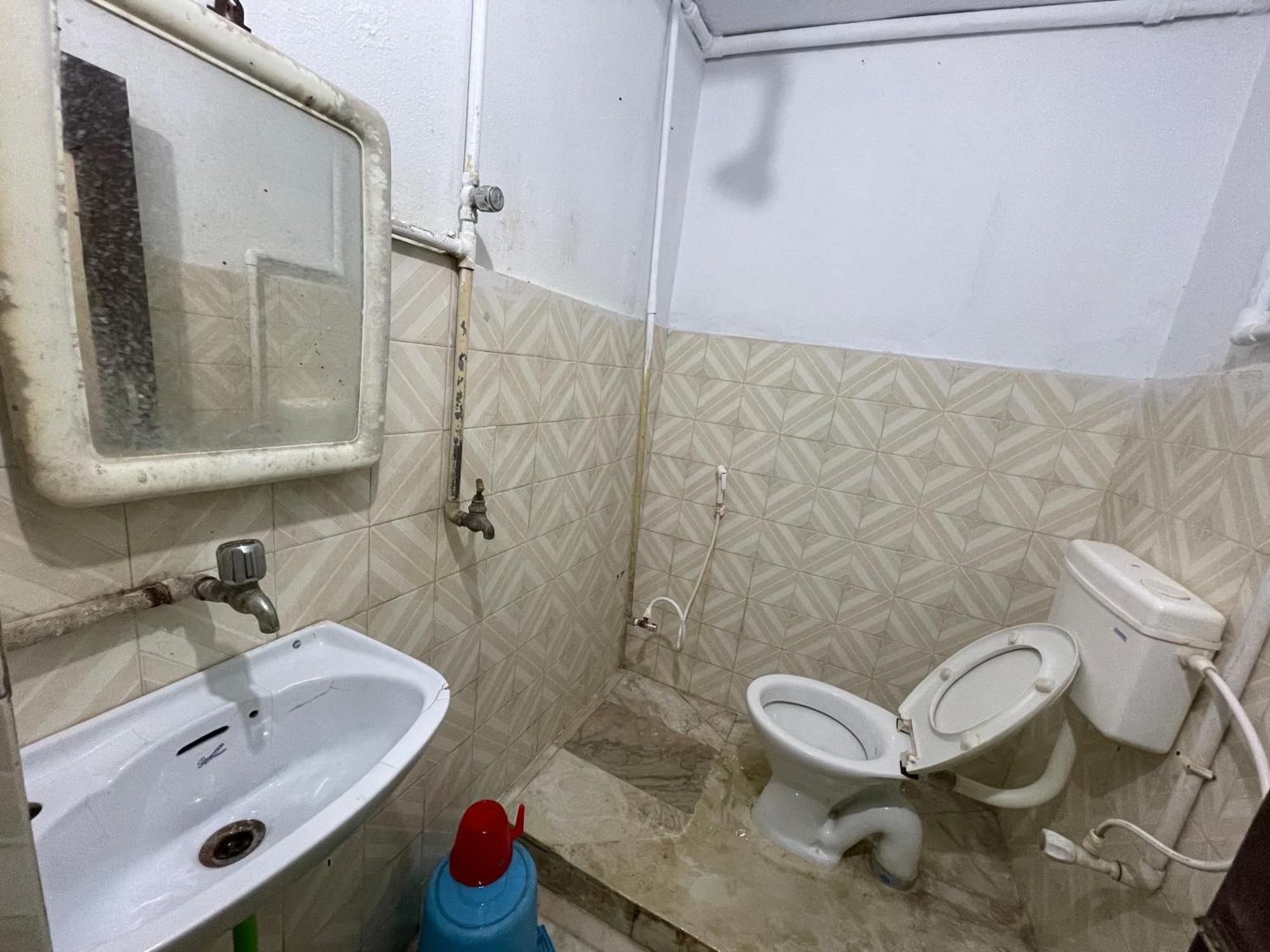 Hotel Radha Krishna Purî Extérieur photo